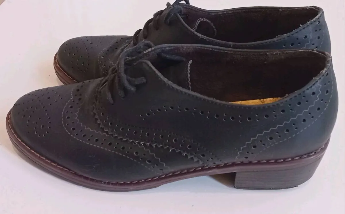 Ladies Leather Shoes - Image 2
