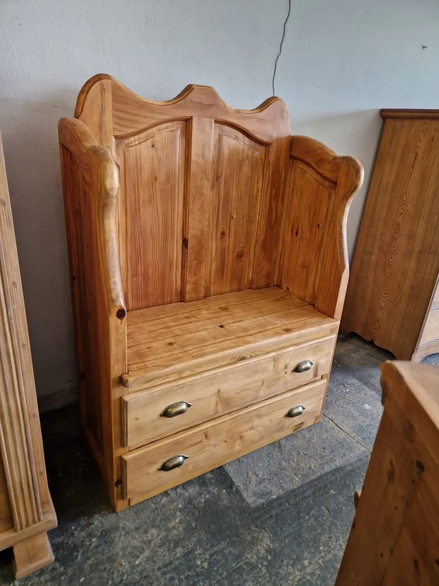 Reclaimed pine storage bench - Image 1