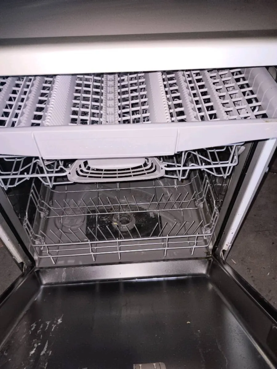 Electric Hob and Dishwasher. - Image 2