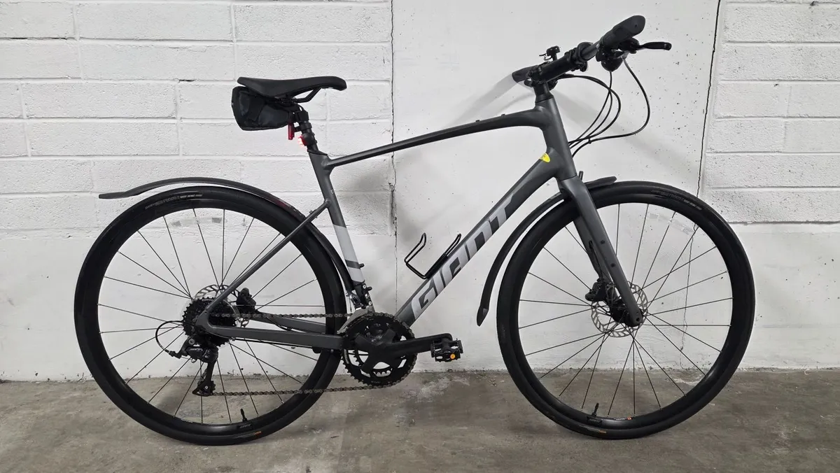 Giant Fastroad SL hybrid bike - Image 1