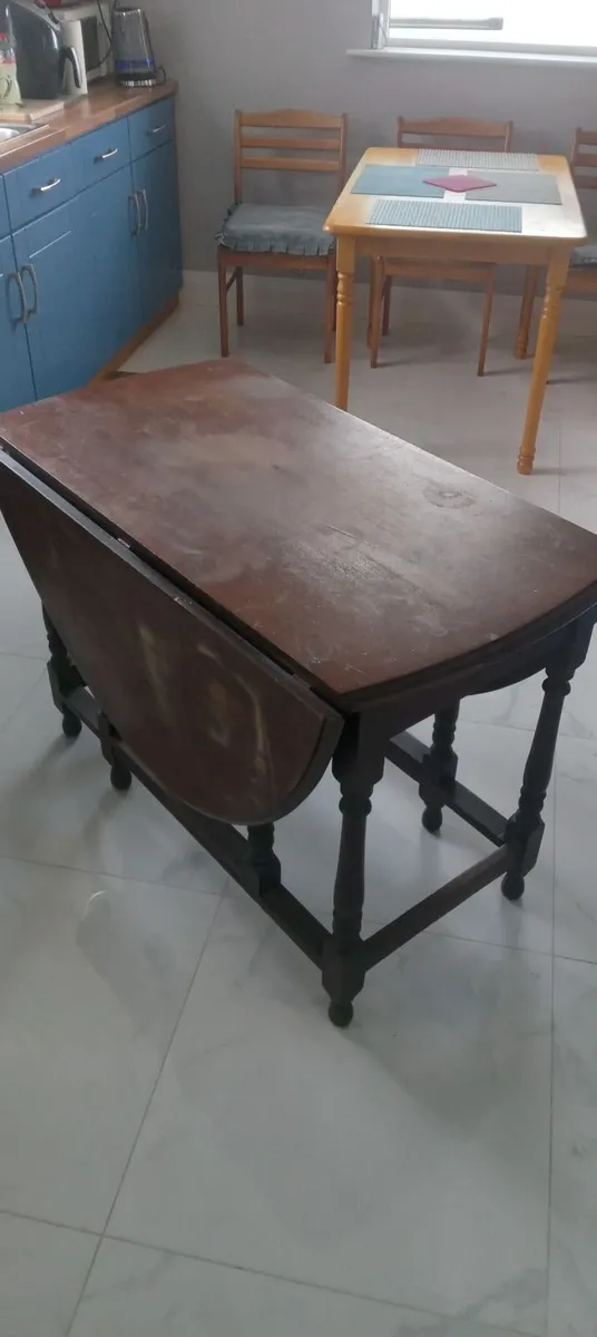Kitchen table - Image 1