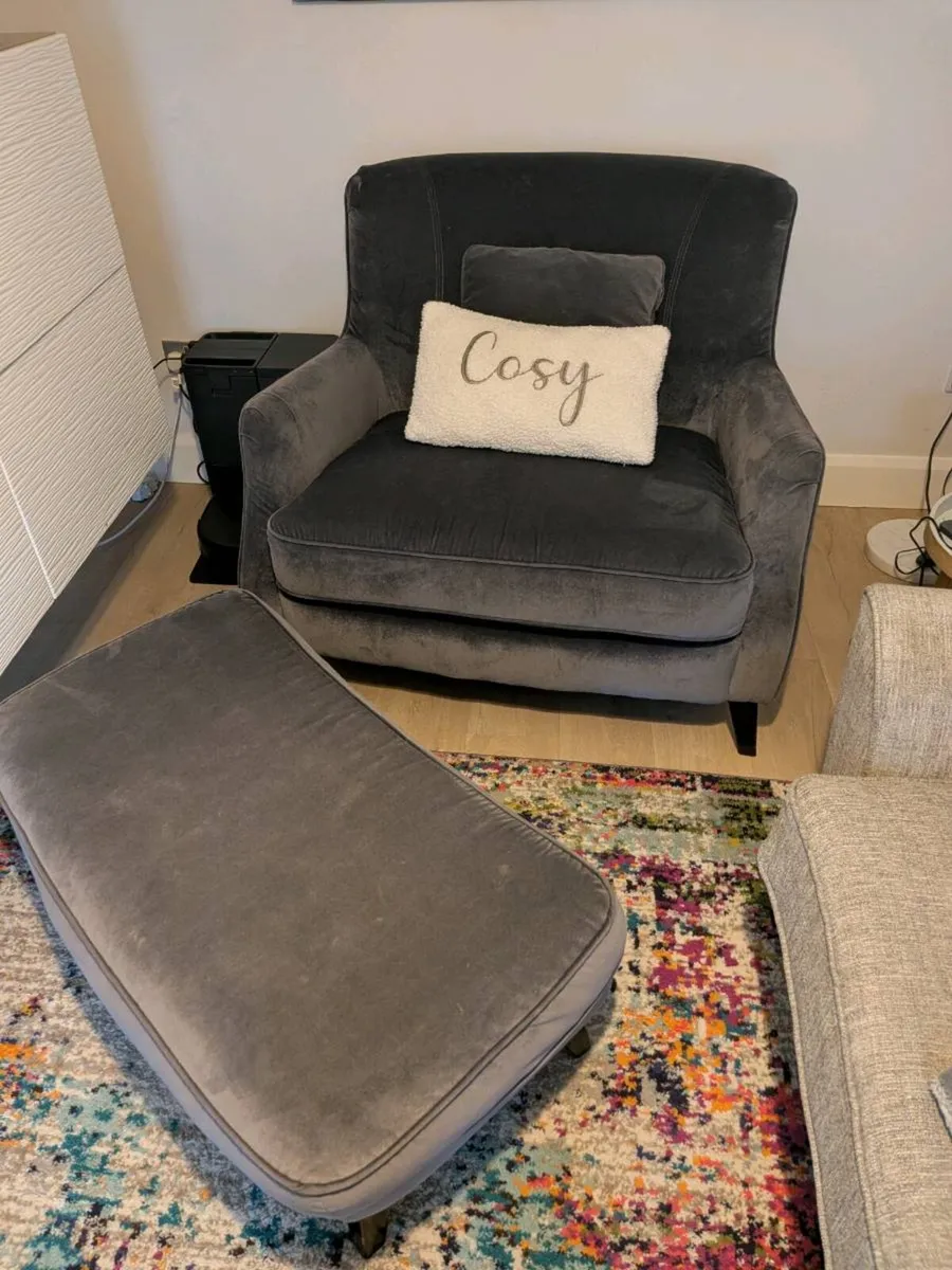 Snuggle Chair - Image 1
