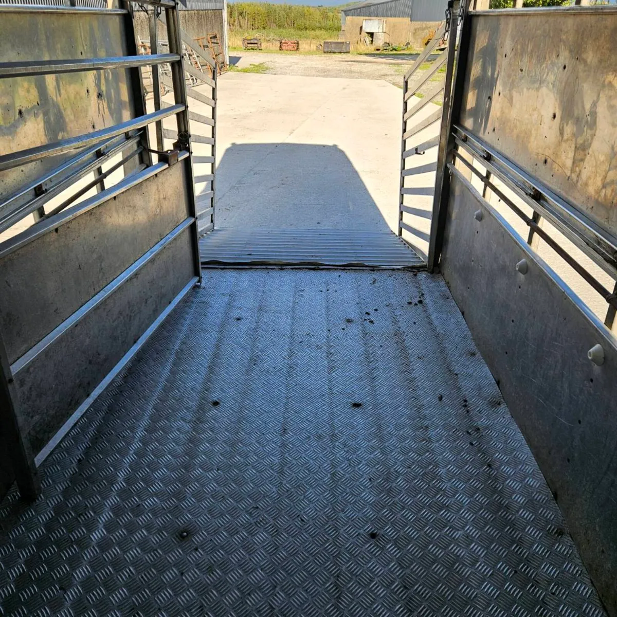 12' × 5' 10" ifor williams cattle  box - Image 4