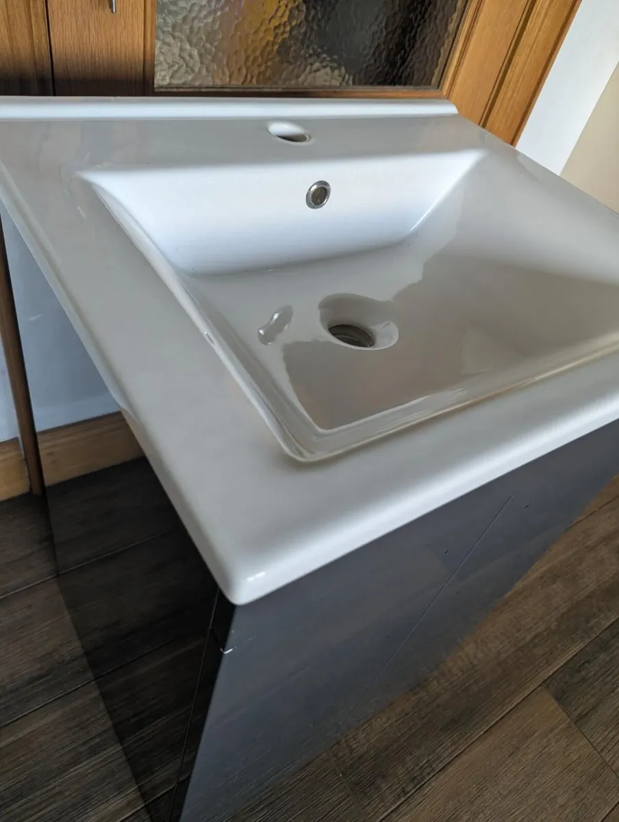 Bathroom vanity sink - Image 4