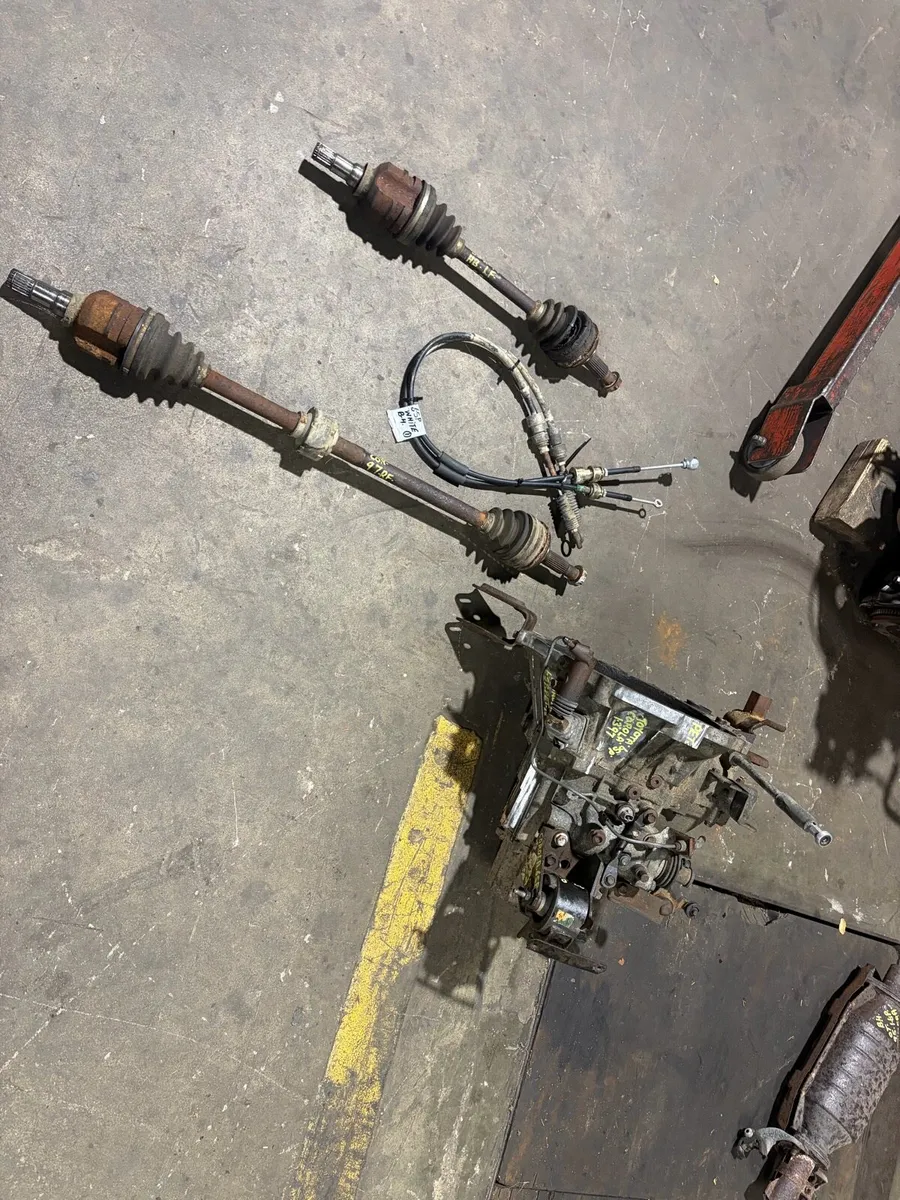 1998 Toyota Corolla 6 speed gearbox - Image 1