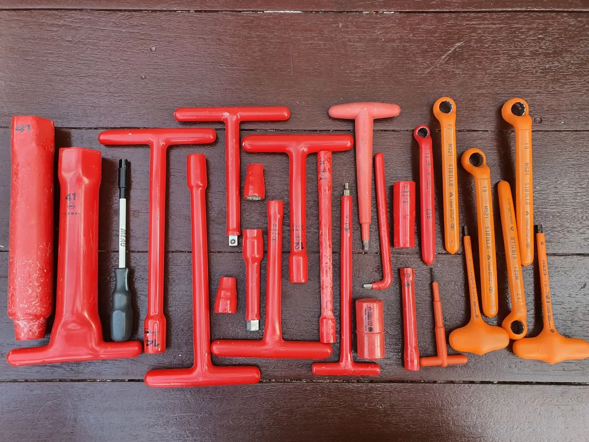26pcs VDE Insulated Hand Tools Selection - Image 1