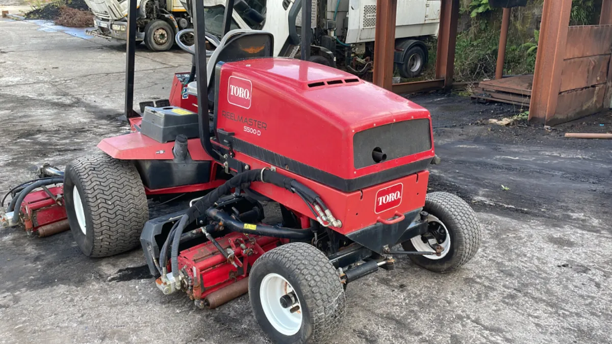 Toro 5500D 100” cylinder mower - Image 2