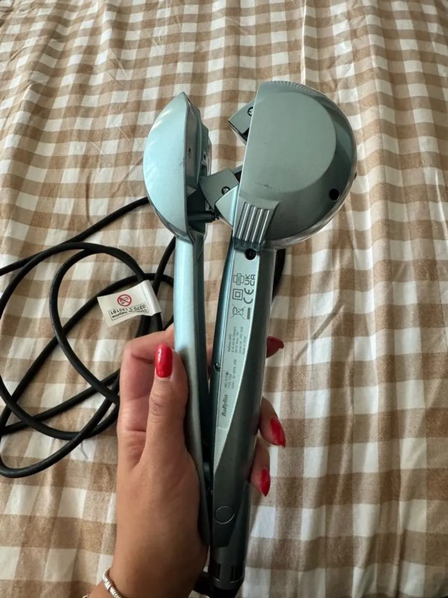 Remington Rotating Brush + BaByliss Hydro-Fusion Anti-Frizz - Image 1