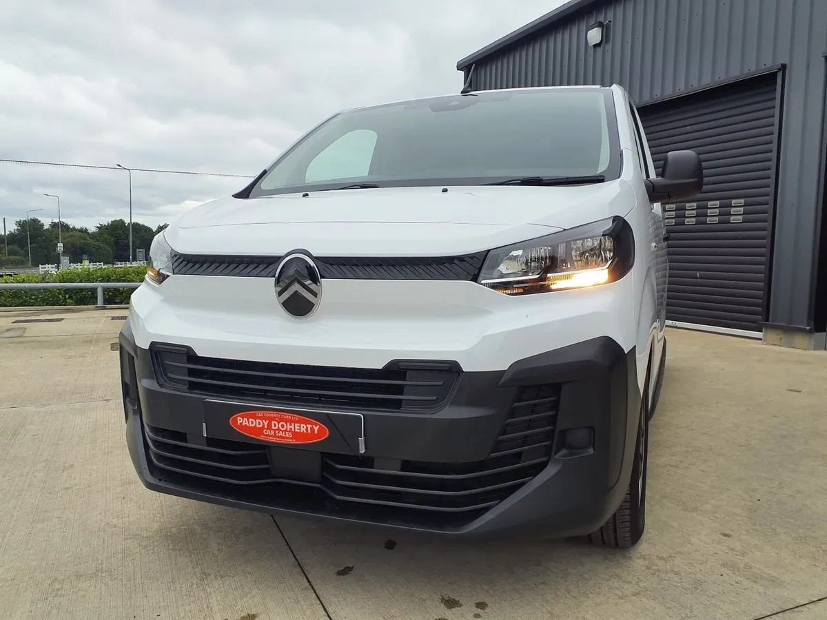 2025 Citroën Dispatch Enterprise Only 4200 miles - Image 2