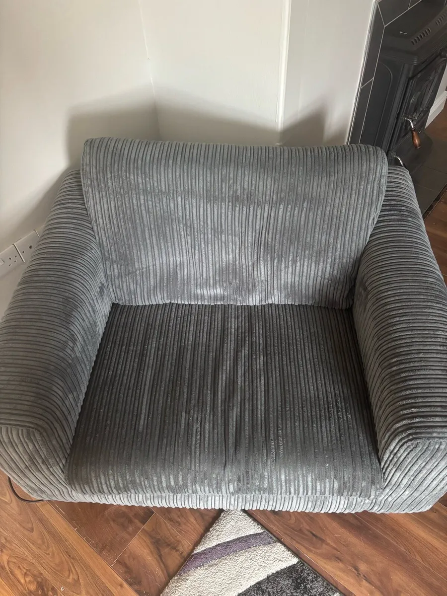 Couch and arm chair - Image 4