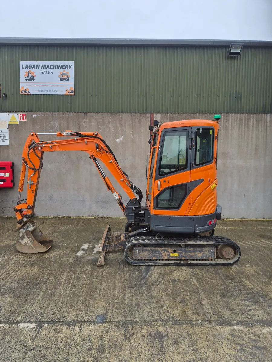 Mini digger - Image 1