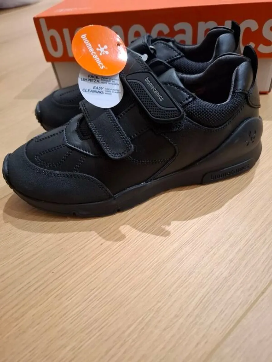 Boys school shoes biomecanics brand new - Image 3