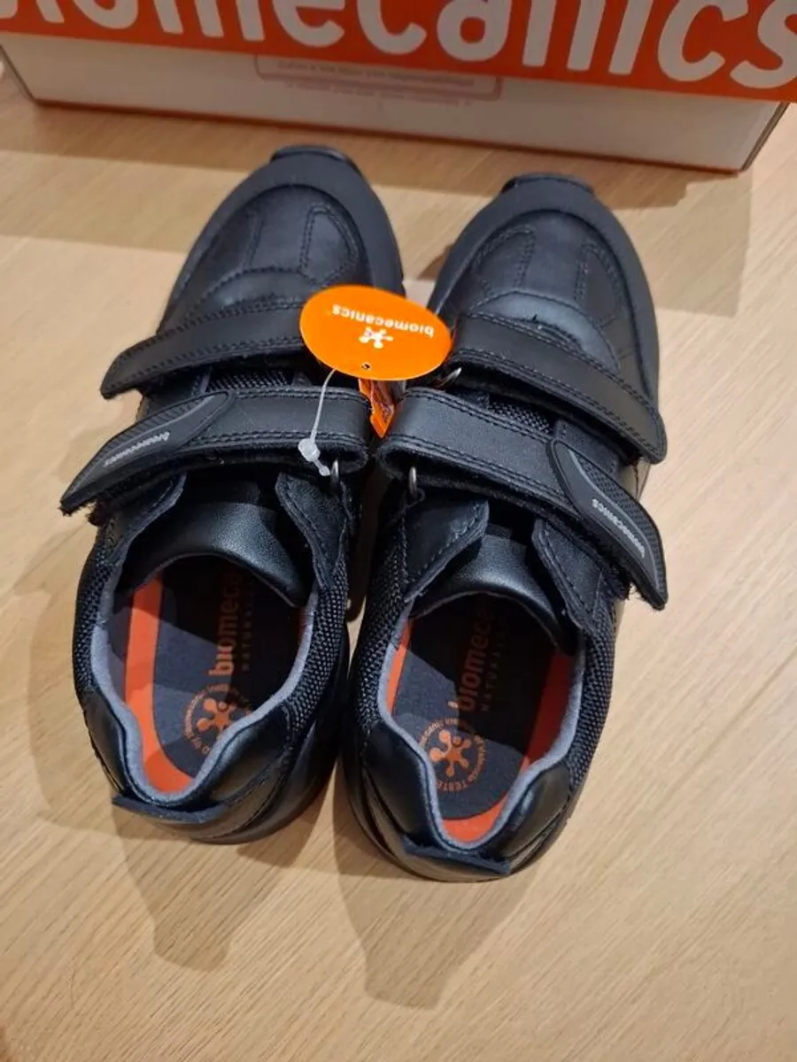 Boys school shoes biomecanics brand new - Image 4