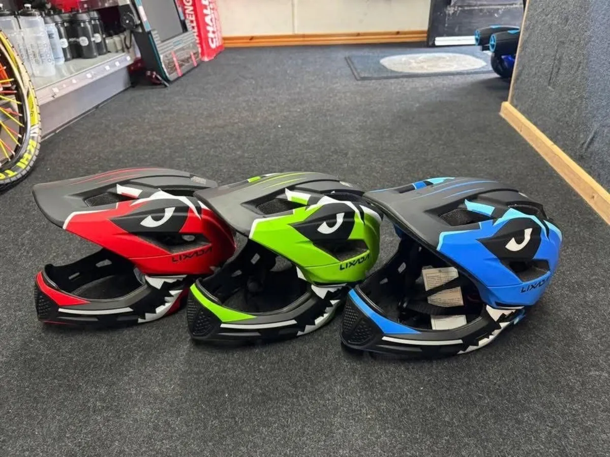 Drifter 24v Electric Go Kart in red and blue. - Image 4