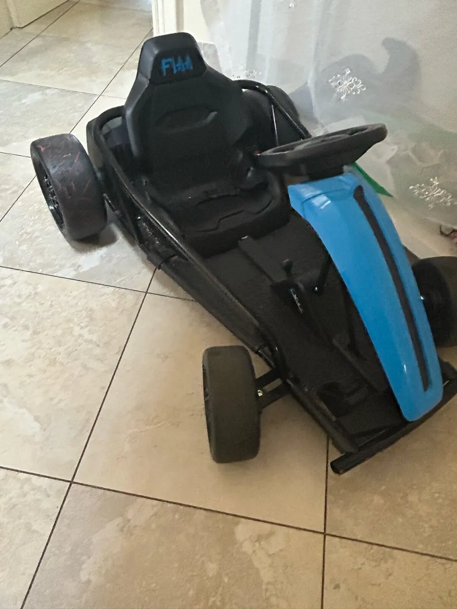 Drifter 24v Electric Go Kart in red and blue. - Image 1