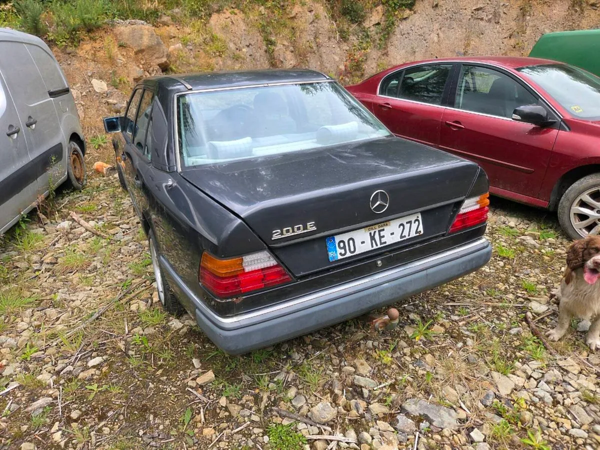 1990 Mercedes E200 - Image 4