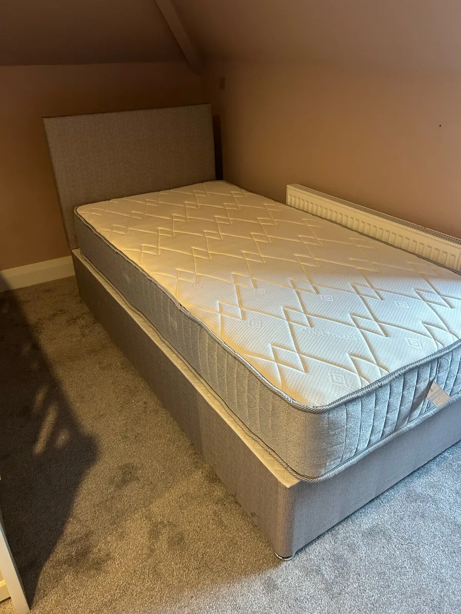 Bed & mattress - Image 2