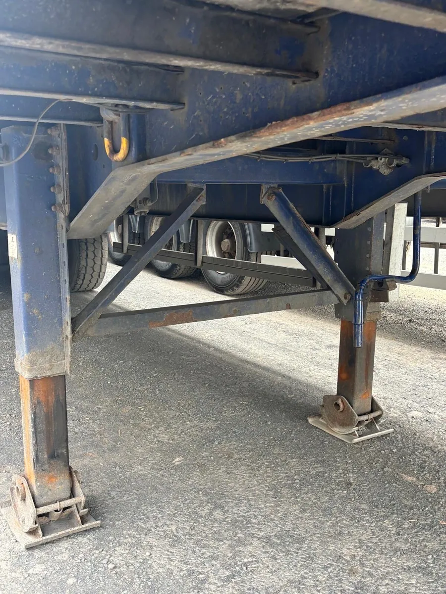 2011 SDC 4.47MT Triaxle Curtainside Trailer - Image 4