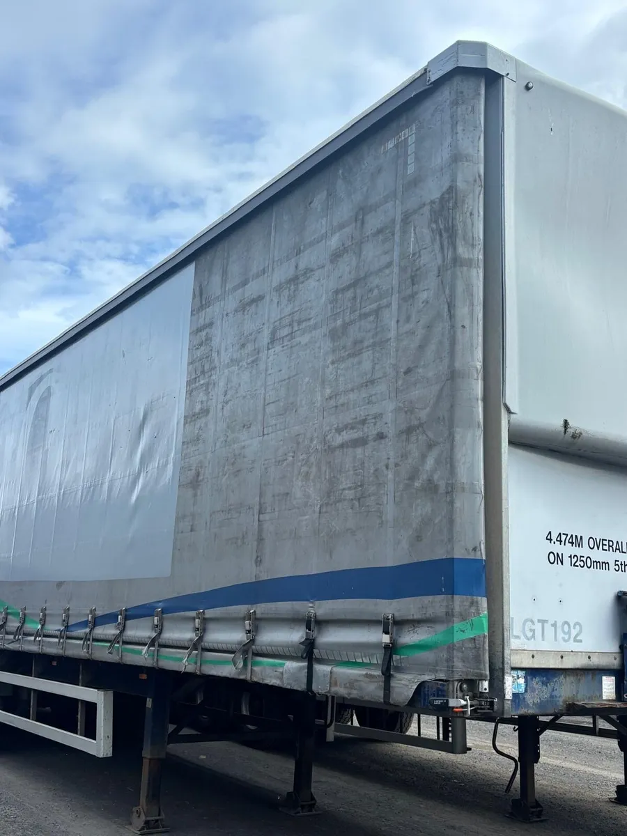 2011 SDC 4.47MT Triaxle Curtainside Trailer - Image 2