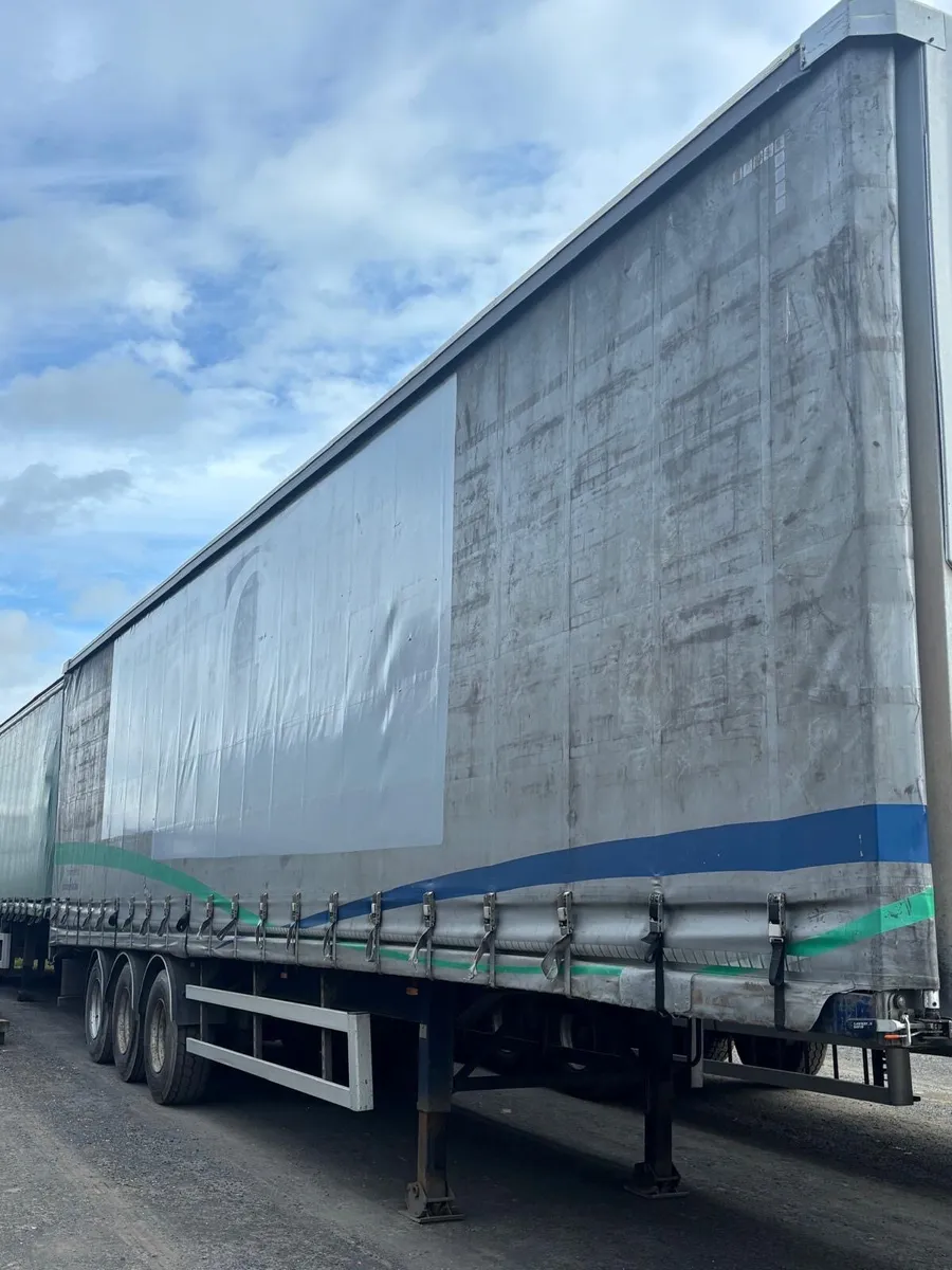 2011 SDC 4.47MT Triaxle Curtainside Trailer - Image 3