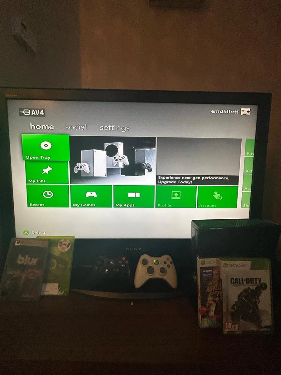 Xbox 360 s (slim) 250GB - Image 1