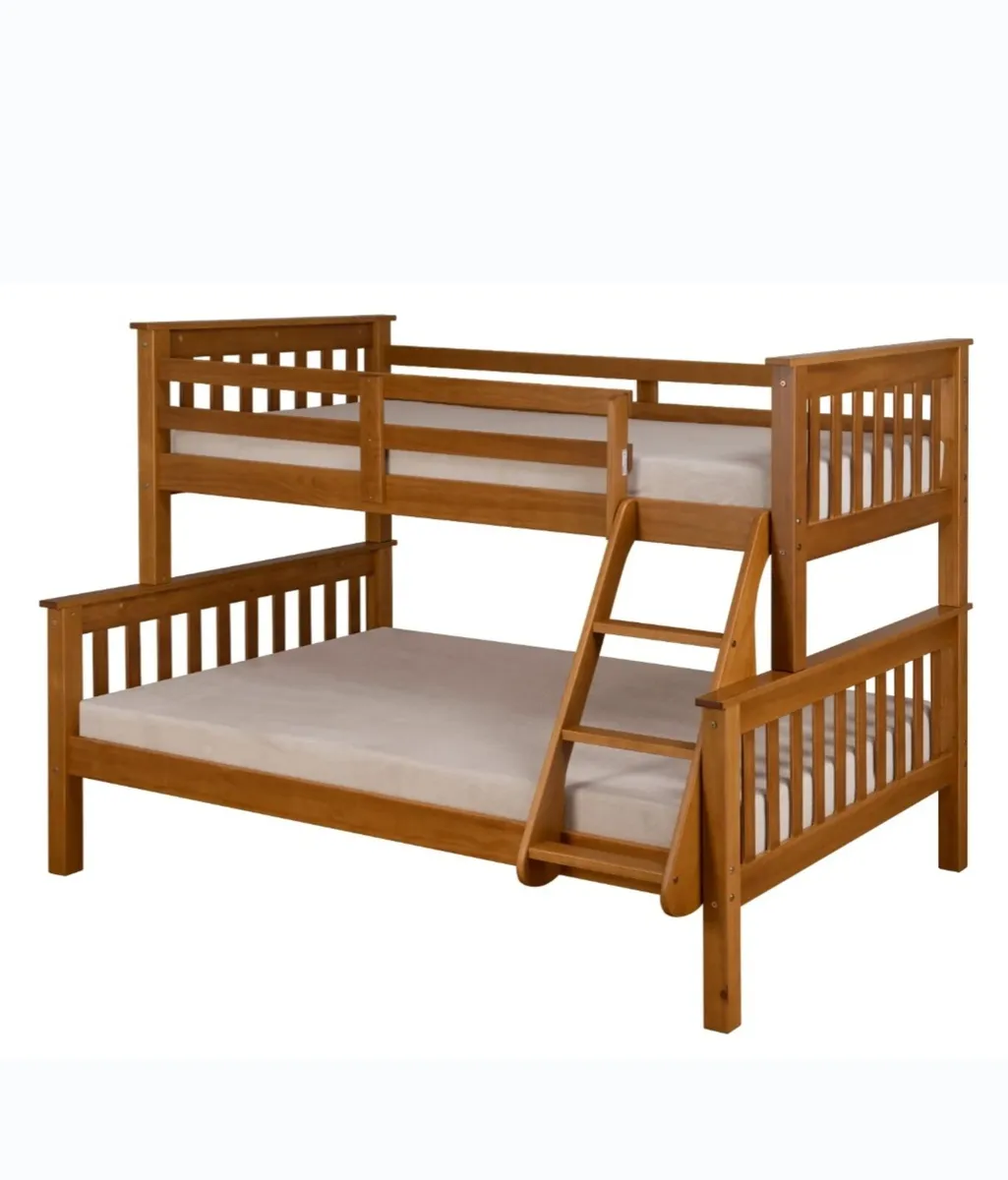 Triple sleeper bunk bed - Image 1