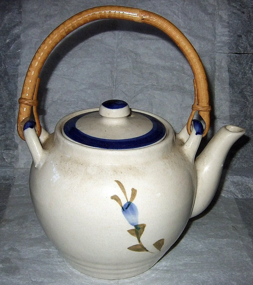 Vintage Chi Kiang Teapot with Bamboo Handle - Image 2