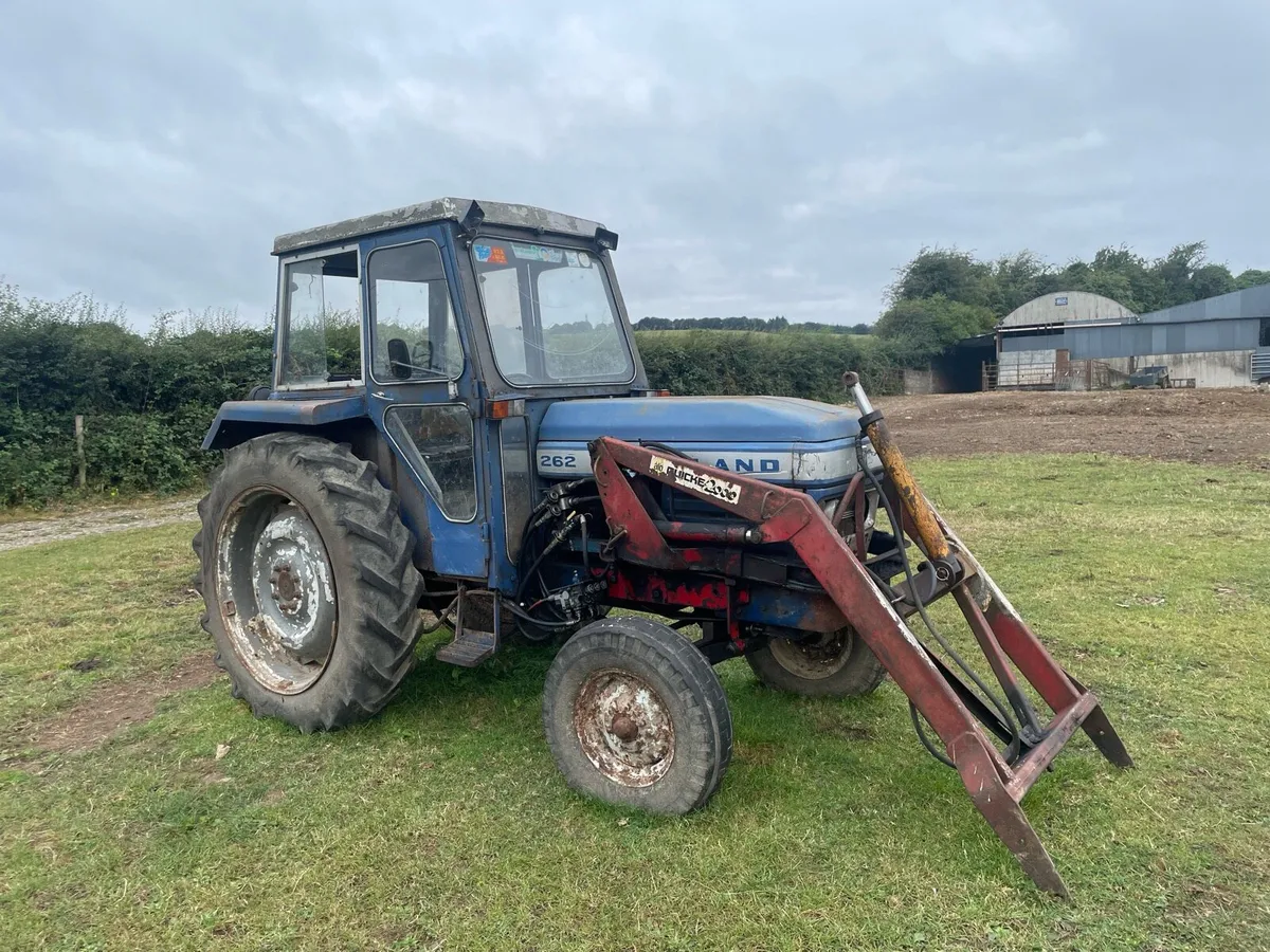 Leyland 262 with loader , needs a clutch - Image 1