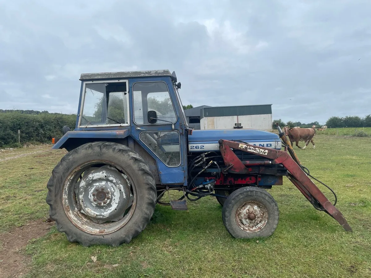 Leyland 262 with loader , needs a clutch - Image 2