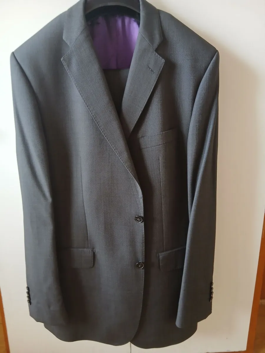 Luxury mens suit
