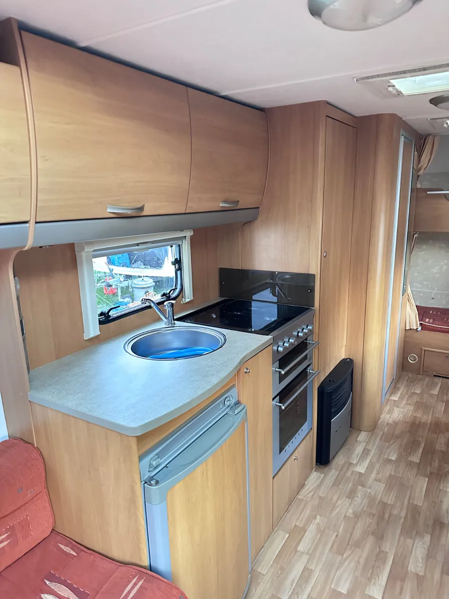 ✨STUNNING SWIFT CHARISMA 6 BERTH✨ - Image 4