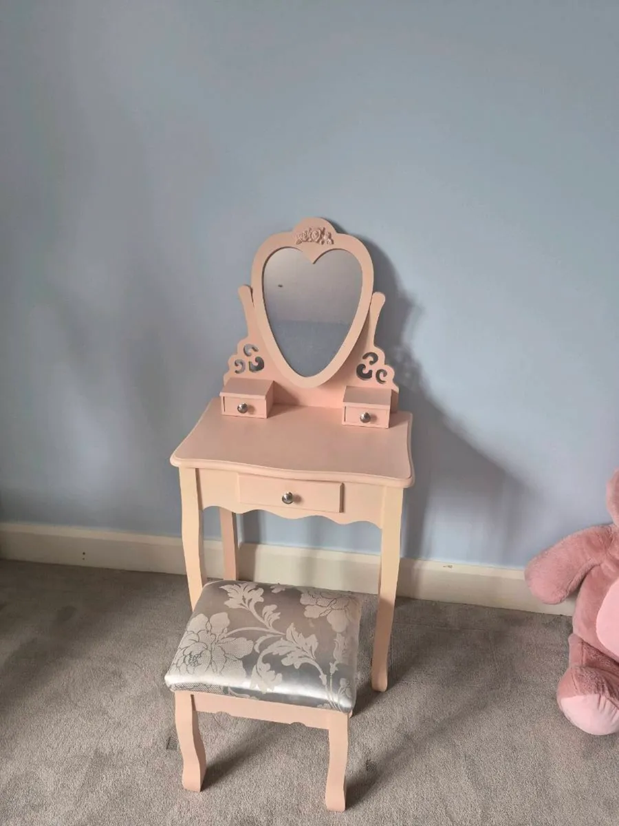 Kids's dressing table and stool - Image 1