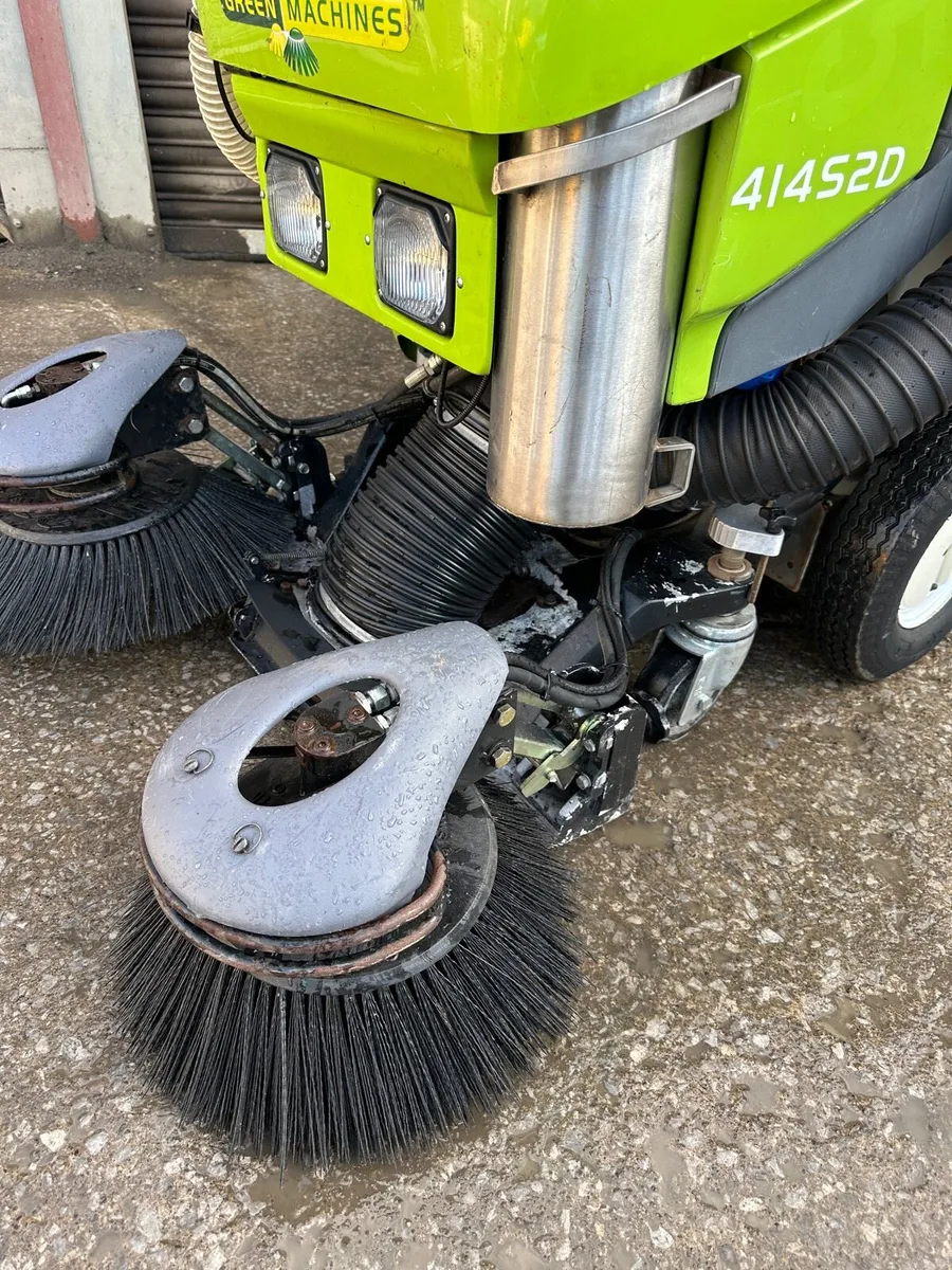 Green Machine414S2D Pedestrian Road Sweeper Diesel - Image 2