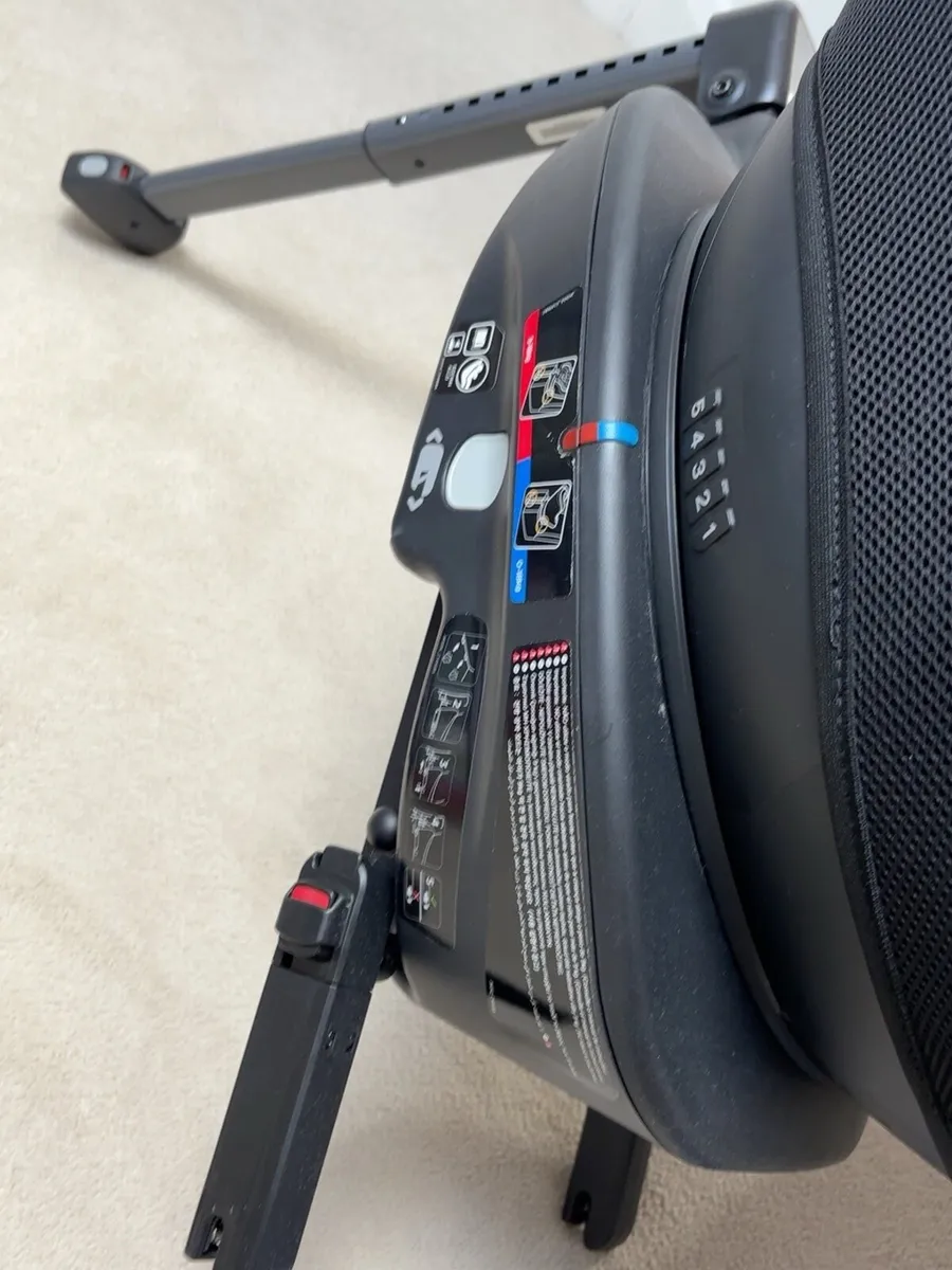 Two Joie i-Spin 360 i-size ISOFIX car seats - Image 4