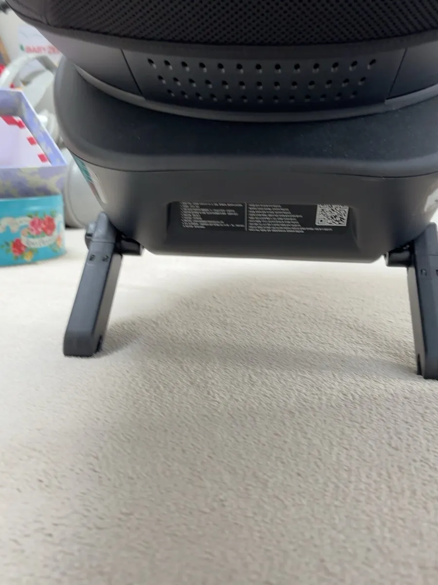 Two Joie i-Spin 360 i-size ISOFIX car seats - Image 3