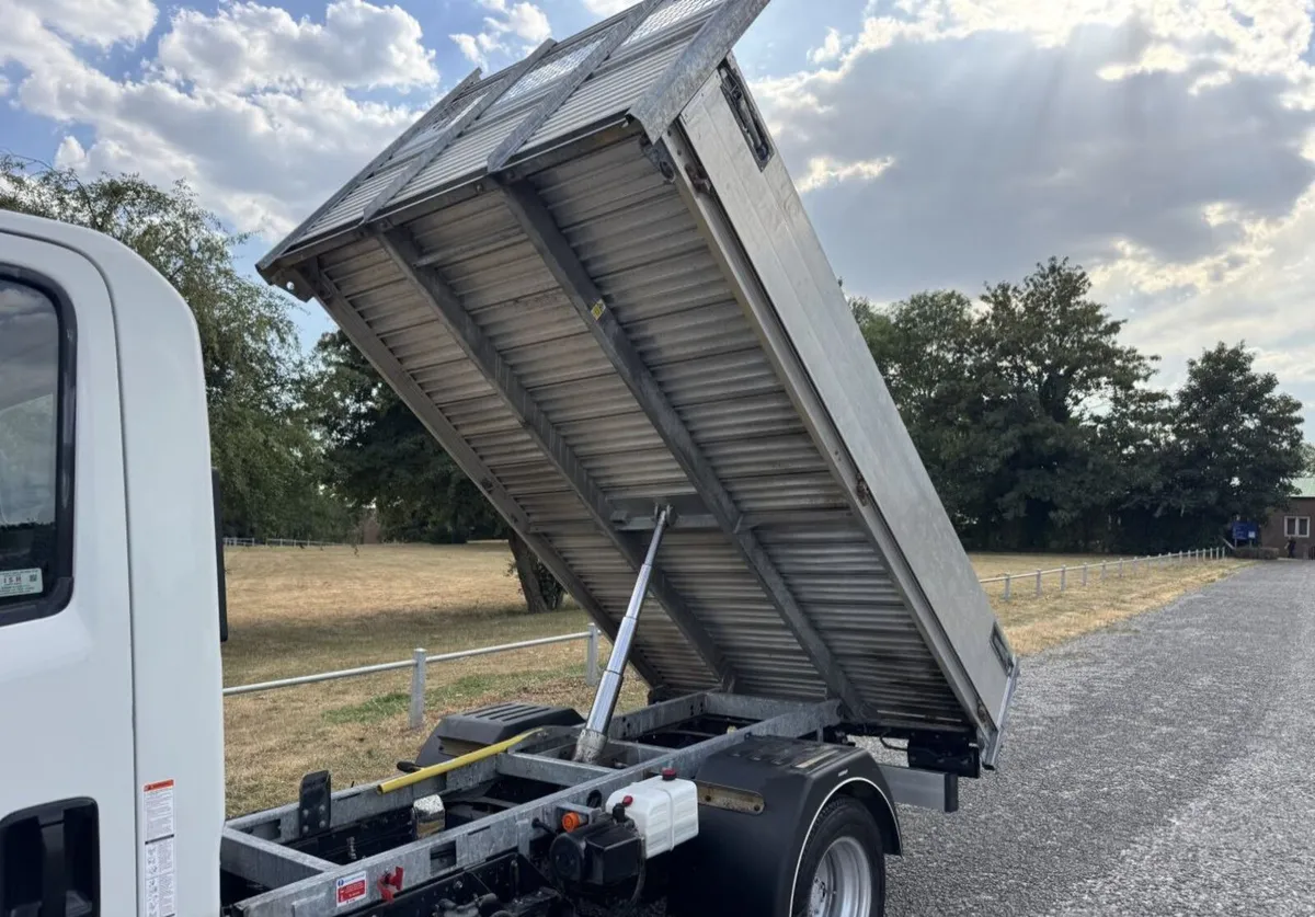 2023 Isuzu Grafter Tipper Van - Image 2