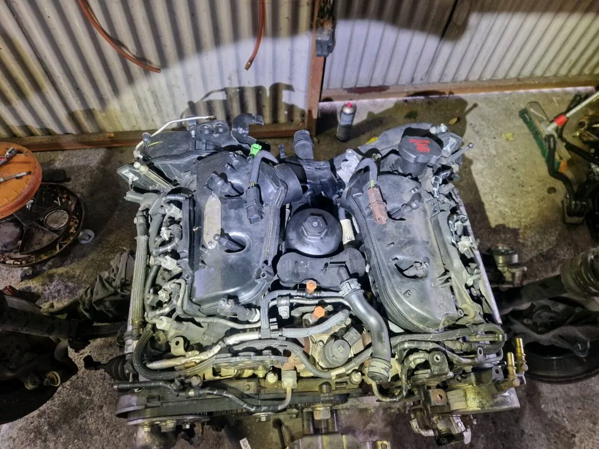Landrover discovery 3.0 sdv6 engine