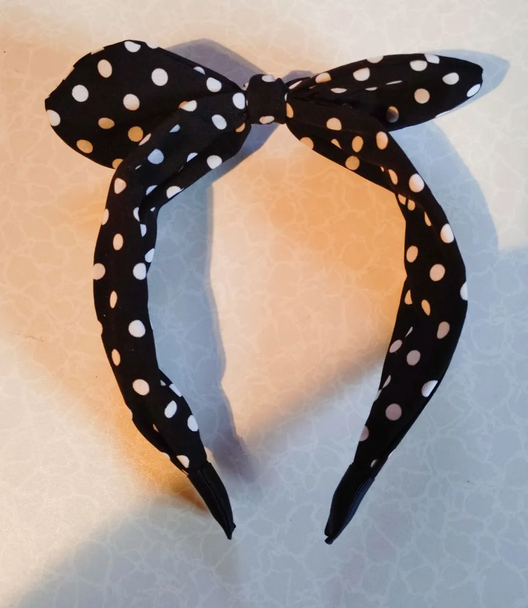 BLACK &  WHITE HEAD BAND WITH BOW ON TOP. - Image 4