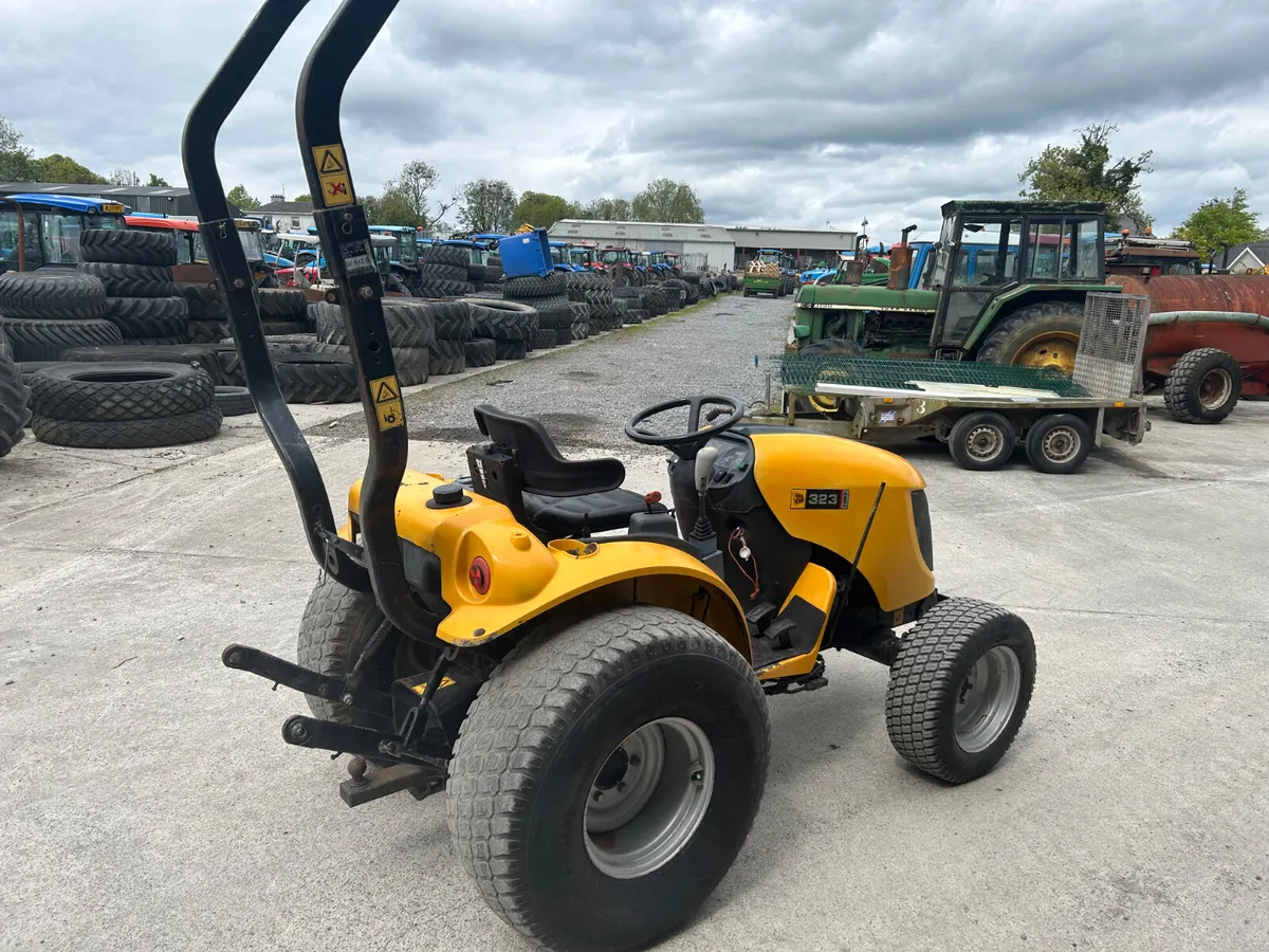 JCB 323 Compact Tractor - Image 4