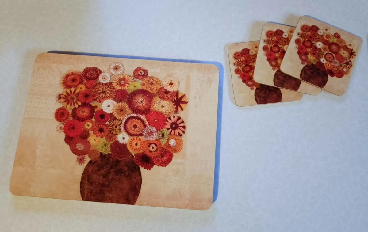 7 PLACE MATS & 3 COASTERS (BRAND NEW). - Image 2