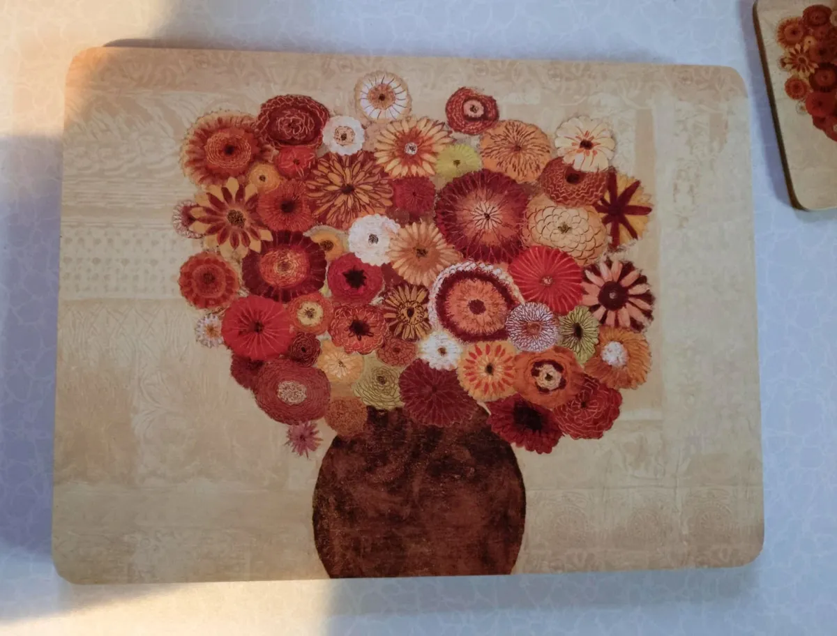 7 PLACE MATS & 3 COASTERS (BRAND NEW). - Image 3