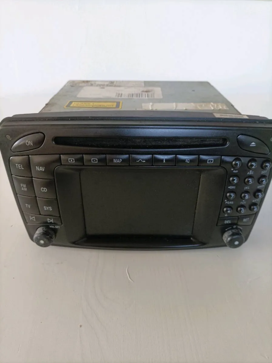Original Mercedes Car Radio - Image 1