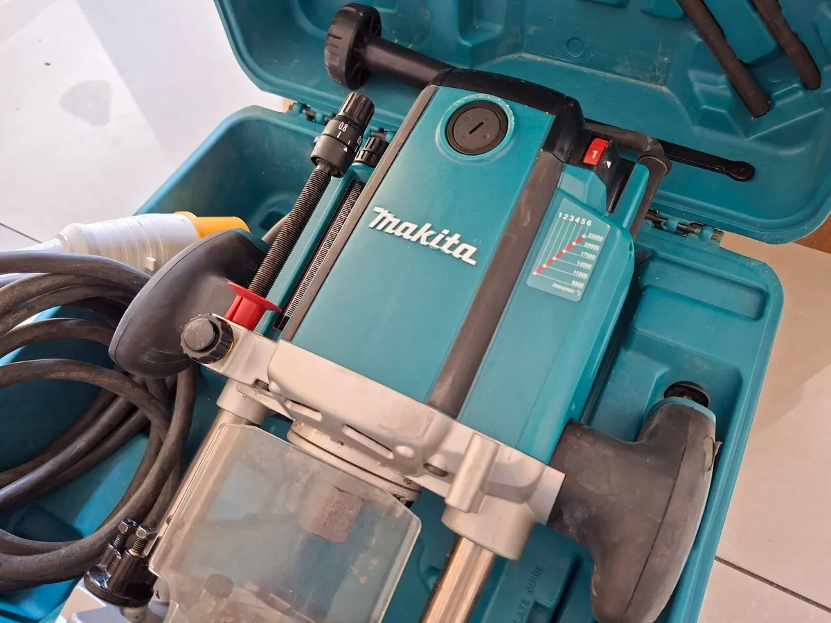 Makita RP2301FC 12mm Router 110v - Image 2