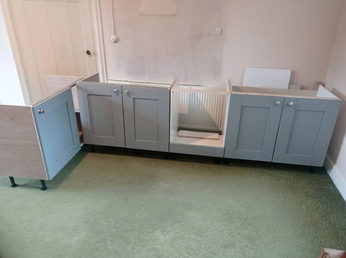 Grey  Shaker  Kitchen - Image 3