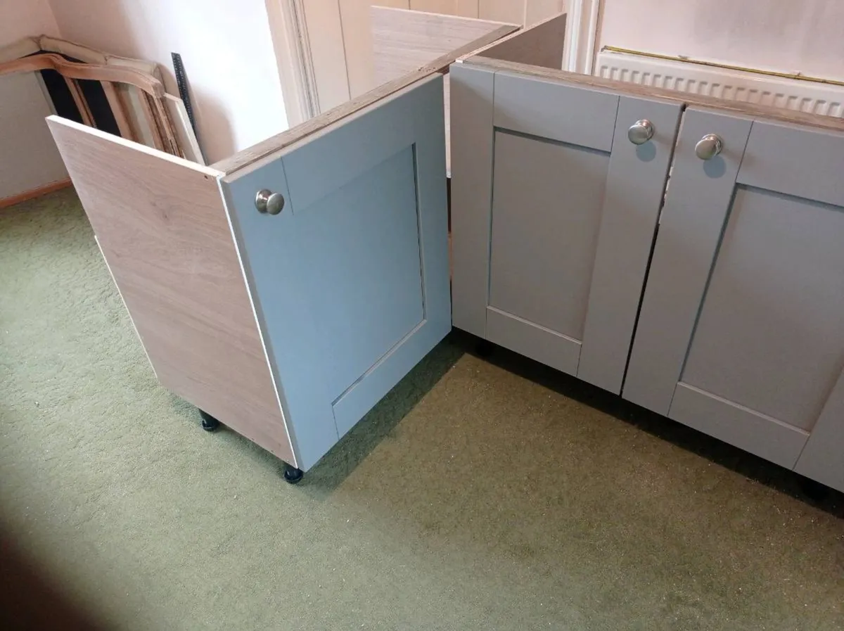 Grey  Shaker  Kitchen - Image 4