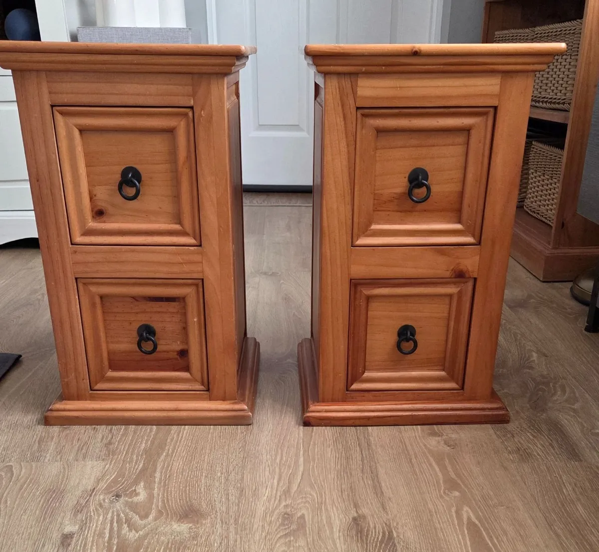 Bedside lockers