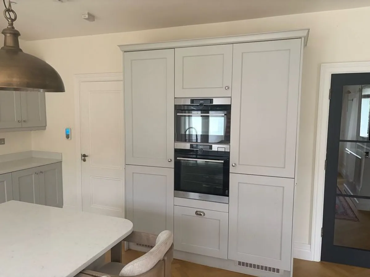 Nolan Painted Shaker Kitchen with solid wood doors and Quartz Worktops and Large Island - Image 4