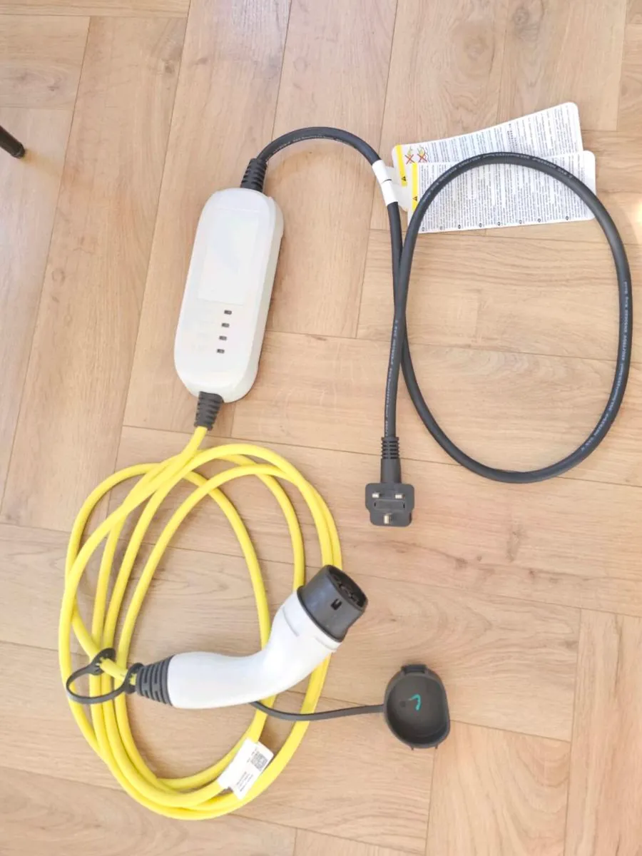 Portable charger VW 10A 2.4 kW Type2 - Image 1