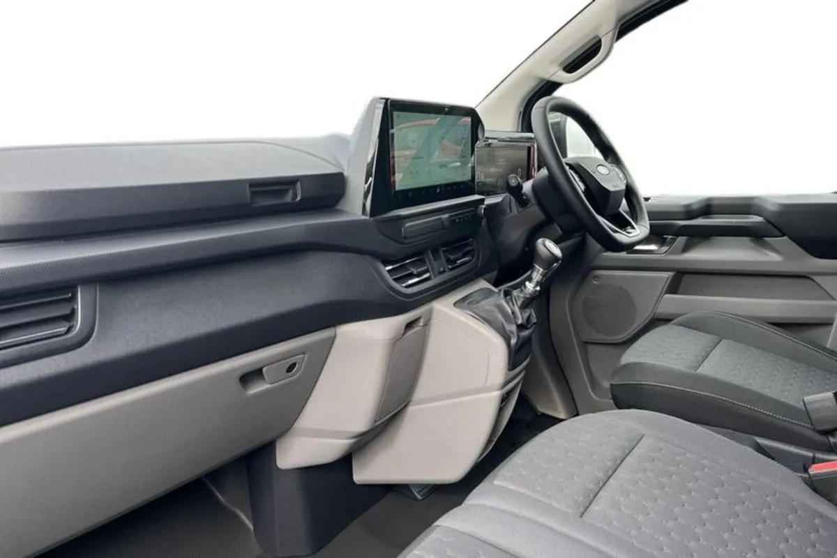 Ford Transit Custom 280 Limited L1 SWB FWD 2.0 Eco - Image 3
