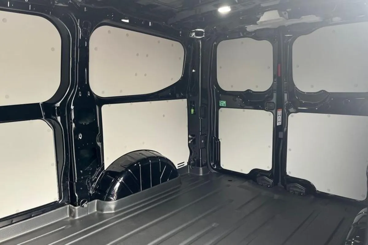 Ford Transit Custom 280 Limited L1 SWB FWD 2.0 Eco - Image 4